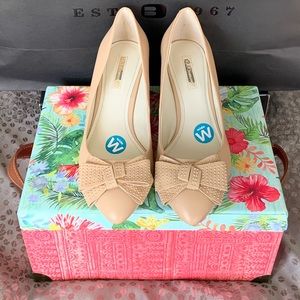 BCBGeneration Beige Shoe In 9W LIKE NEW